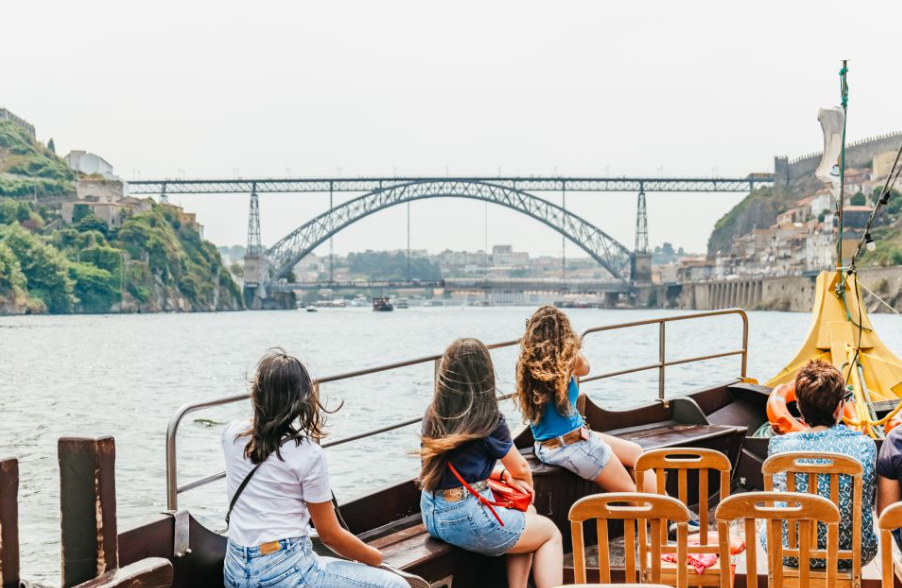  포르투 크루즈 도우루강 바다 위의 빈티지 로맨스