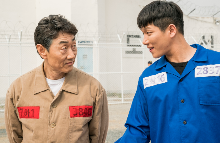 "내 얼굴에 리모컨을 던진 시어머니!"머리채를 잡아 집밖으로 내동댕이 쳤습니다.