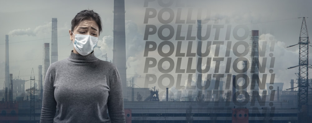 대기오염과 마스크쓴 여성