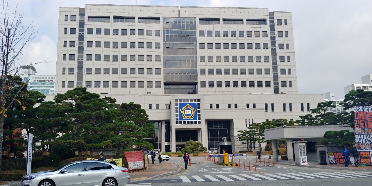  "여고생이 옷 벗고 찍어달라했다"..통학차 기사 성폭행 부인