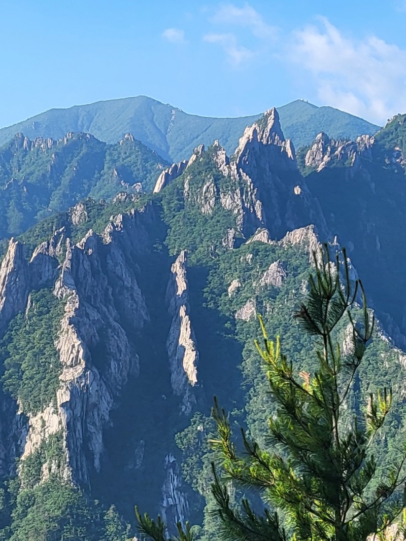 설악산의 기암들과 서북능선