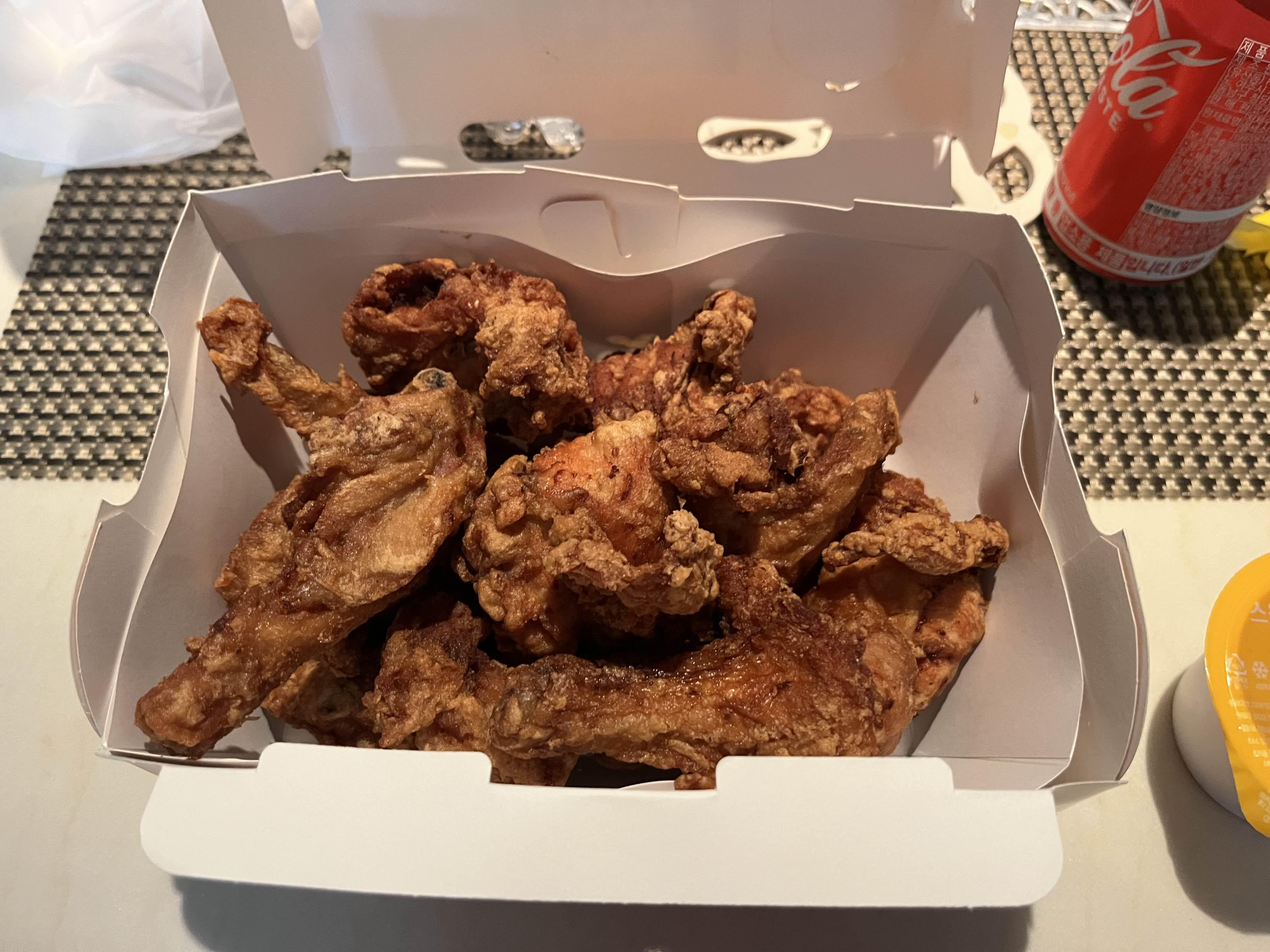  bhc 치킨 메뉴 추천 바삭클에 스윗 하바네로 소스 추가! 깔끔하고 맛있어요~