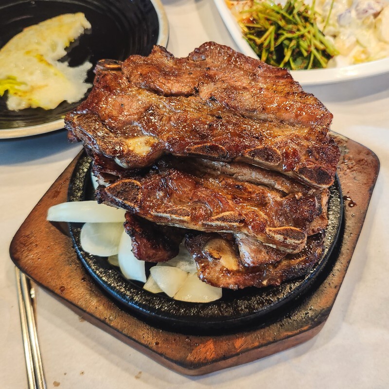 제천 산 아래 석갈비