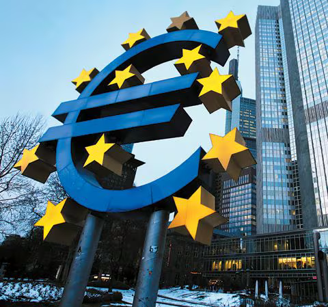 독일 프랑크푸르트의 유럽중앙은행(ECB) 외부에 설치된 유로화