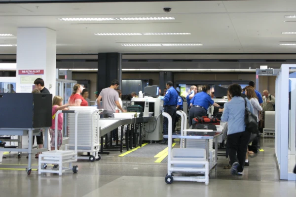 공항-보안-검색대