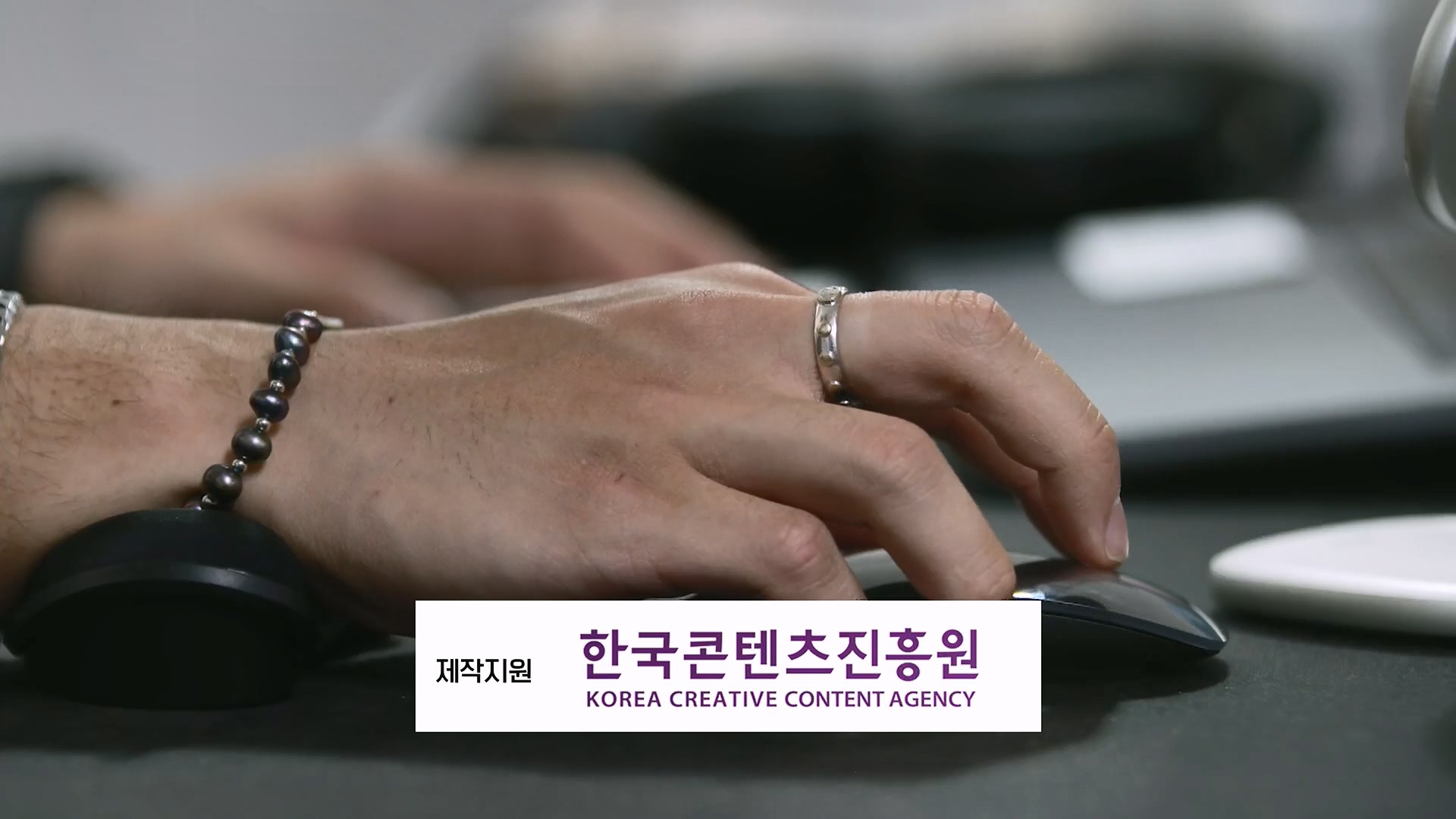 다큐 On.E196.230428p.H264-F1RST.mp4_20230430_175526.597.jpg