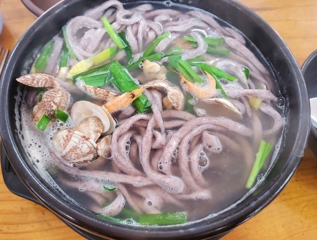 뚝배기칼국수 이미지