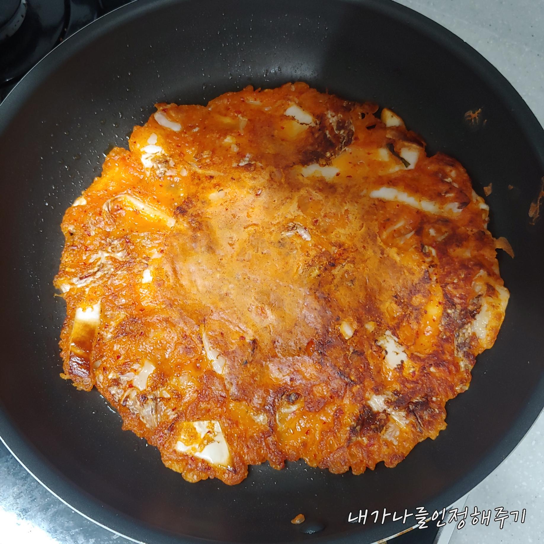  다진 돼지 고기 넣고 김치부침개, 캔으로 나온 국순당 쌀막걸리