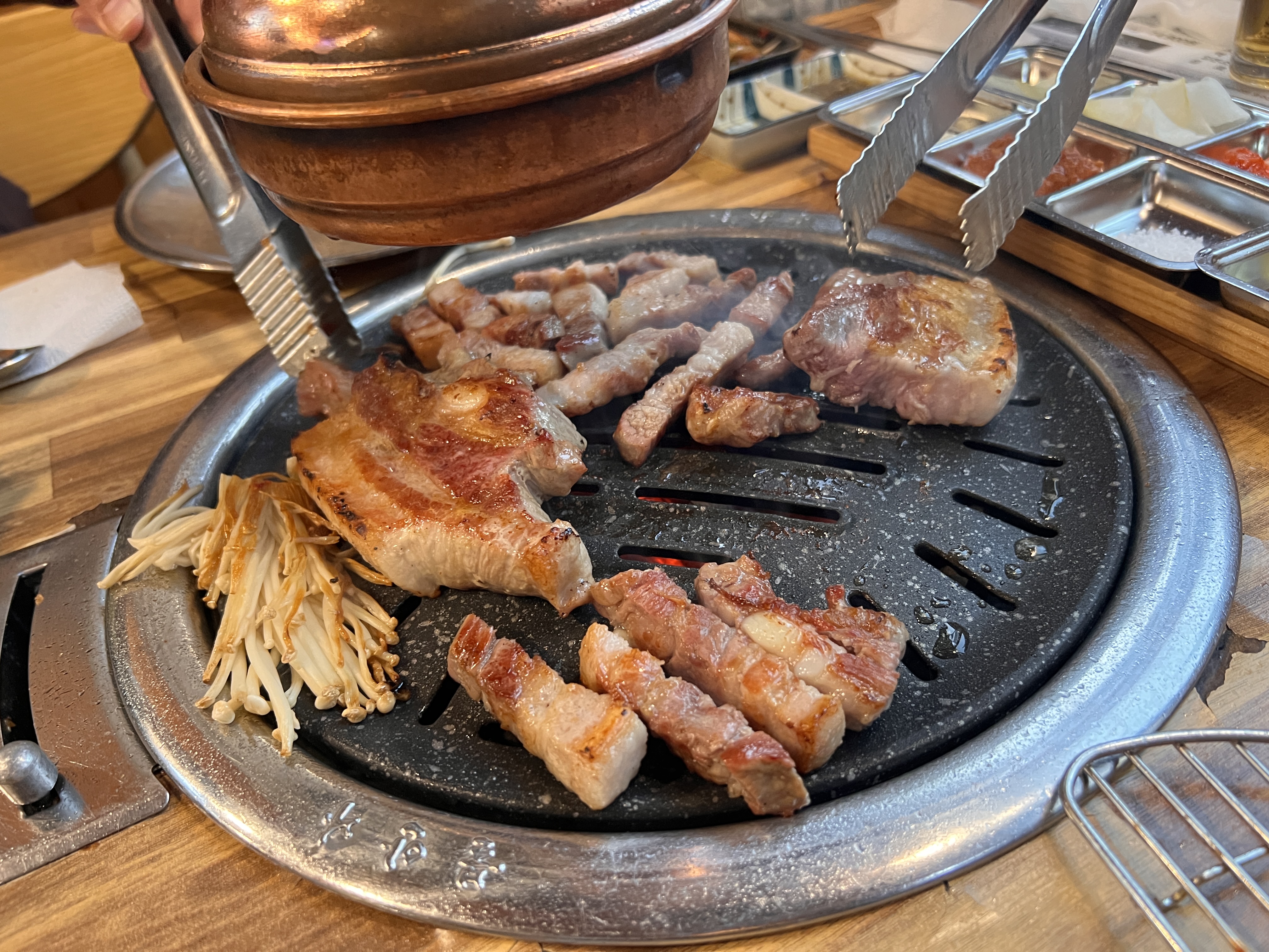 부산 맛집 동래 맛집 가성비 고기 삼겹살 돼지고기 ( 봉봉 숯불 생고기) - undefined - undefined - 3. 시식 과정 부산 맛집 동래 맛집 가성비 고기 삼겹살 돼지고기 ( 봉봉 숯불 생고기) - undefined - undefined - 3. 시식 과정