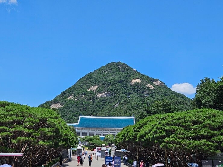 북악산 아래 청와대