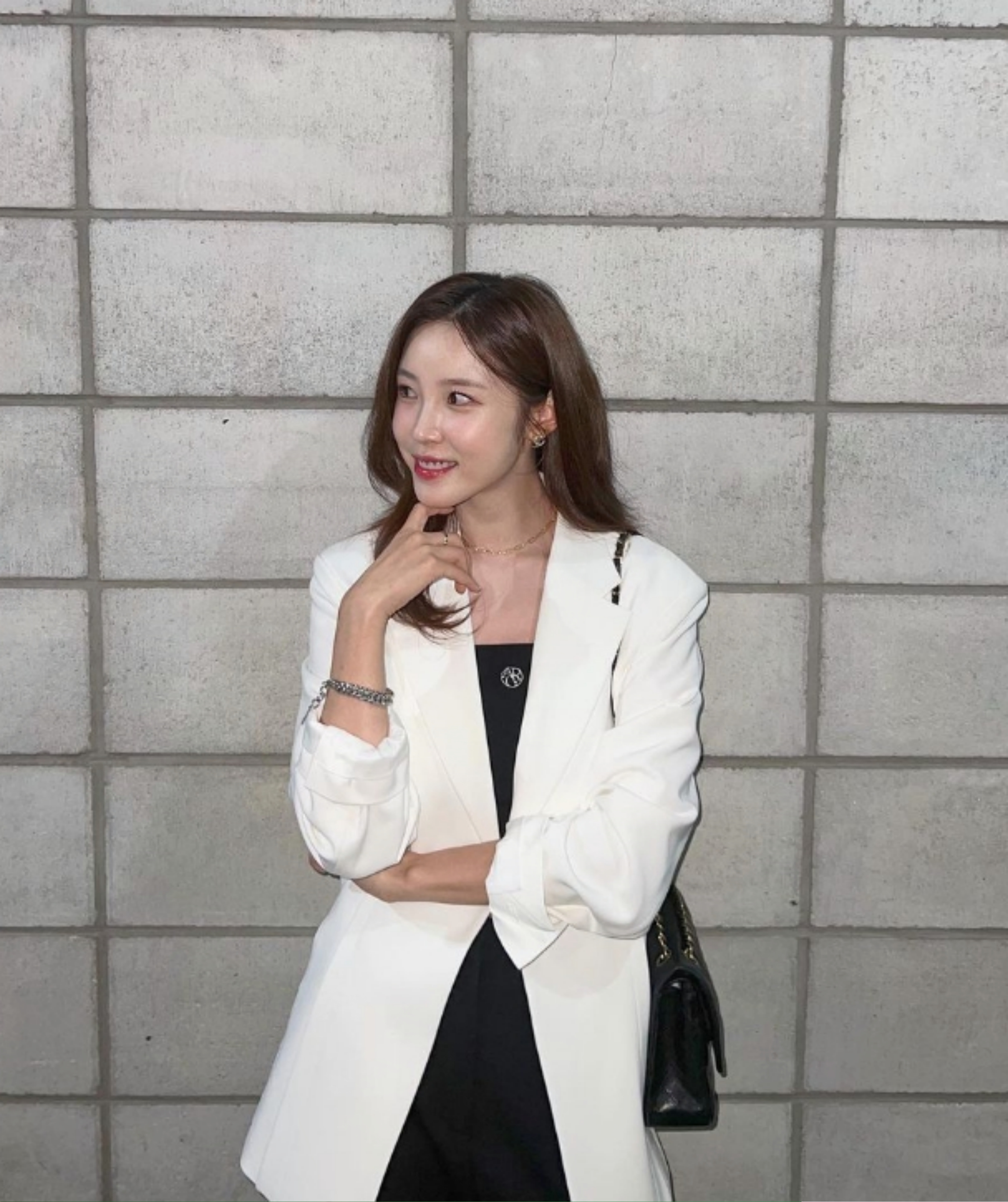  전효성 근황 공개 성숙미 넘치는 패션 미소로 완전무장