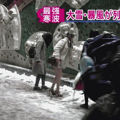 일본 수도권 동북부 지역에 내린 대설에 꽈당하는 귀여운 미니스커트 하이힐 스시녀