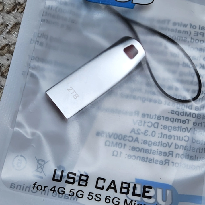 알리익스프레스 사기 2테라 USB 모습