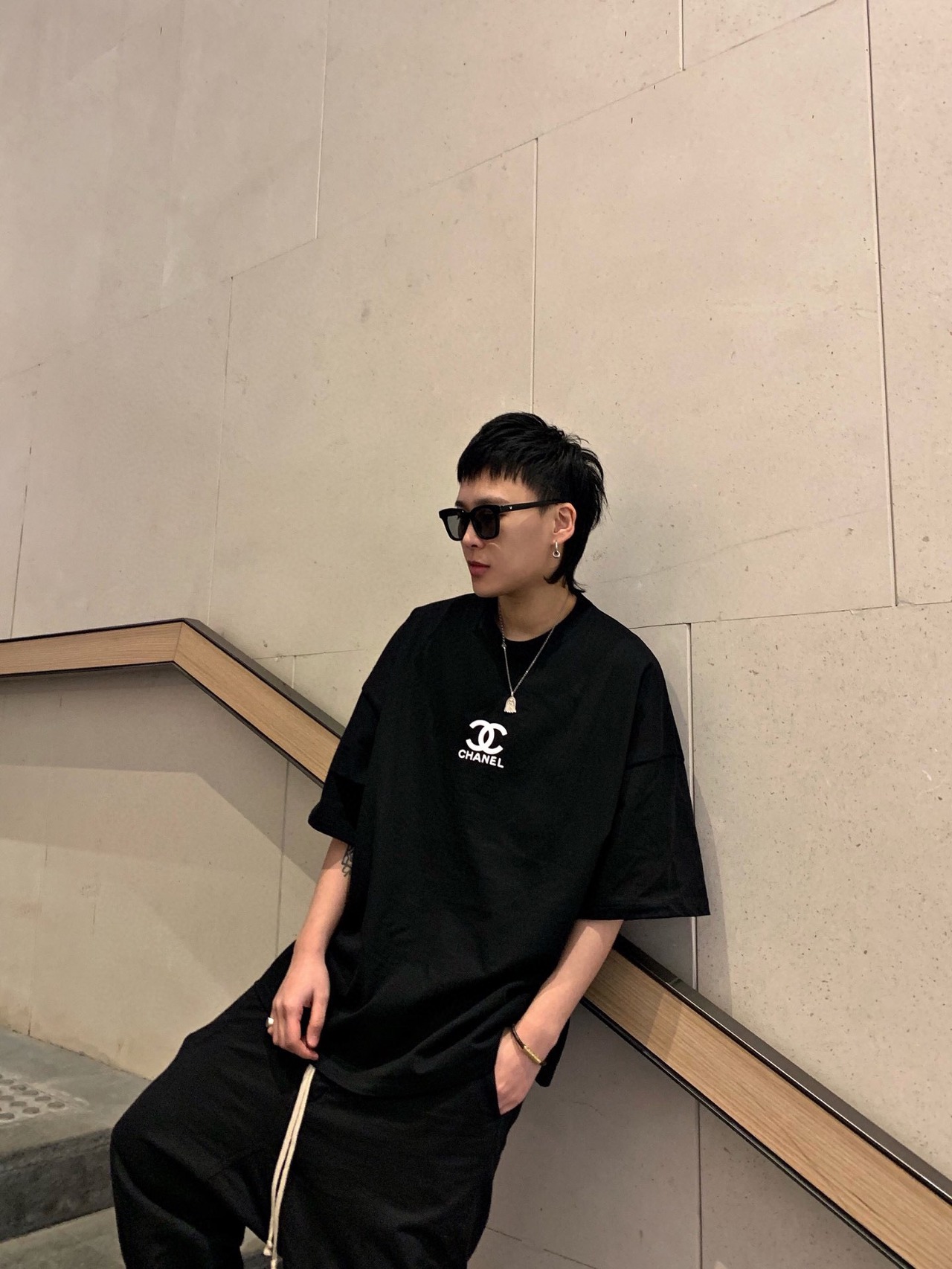  [CHANEL] 샤넬 CC 로고 반팔 티셔츠 (2 COLOR)