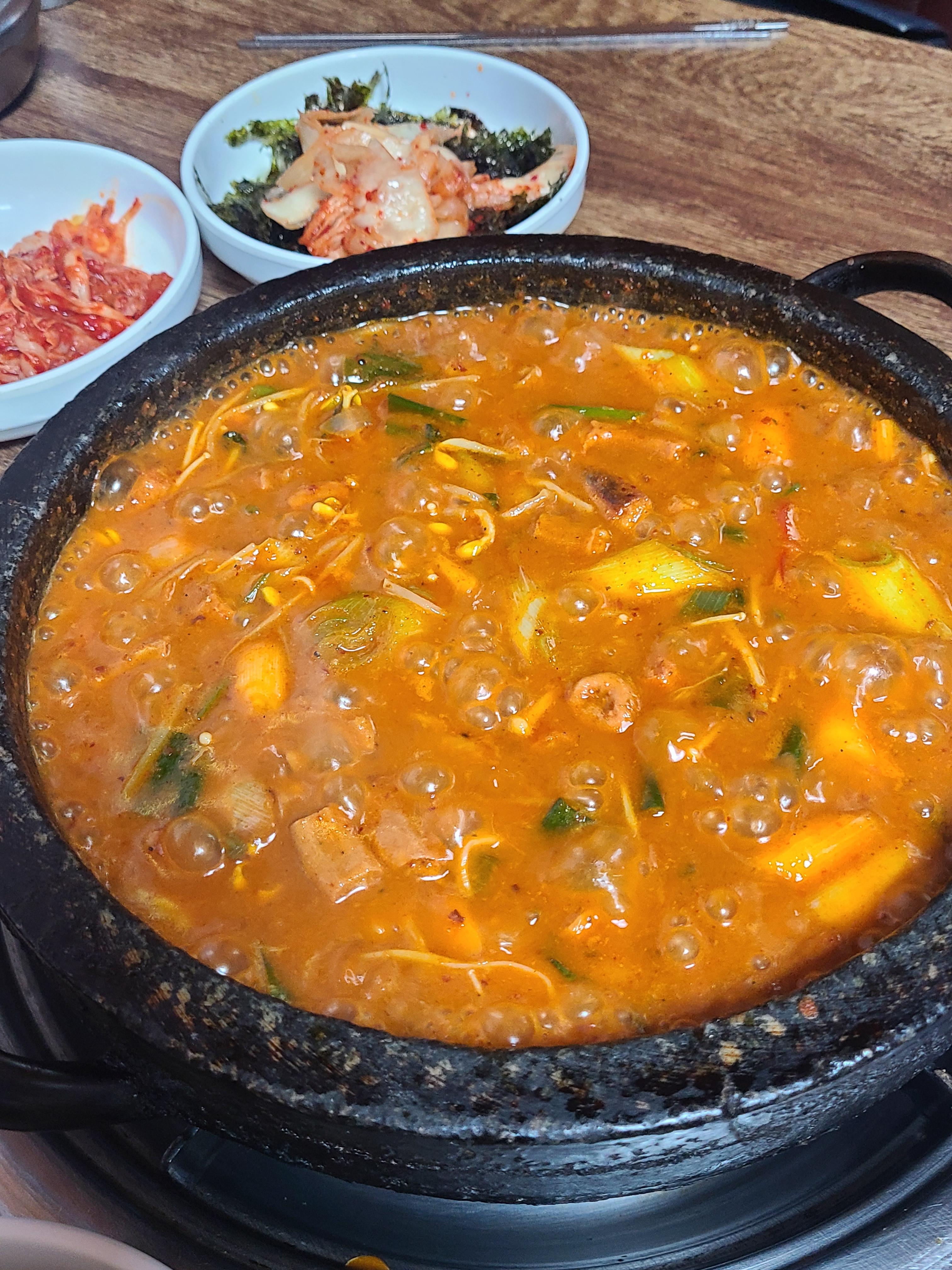 Ulleungdosonsundaegukbap (울릉도손순대국밥) 2
