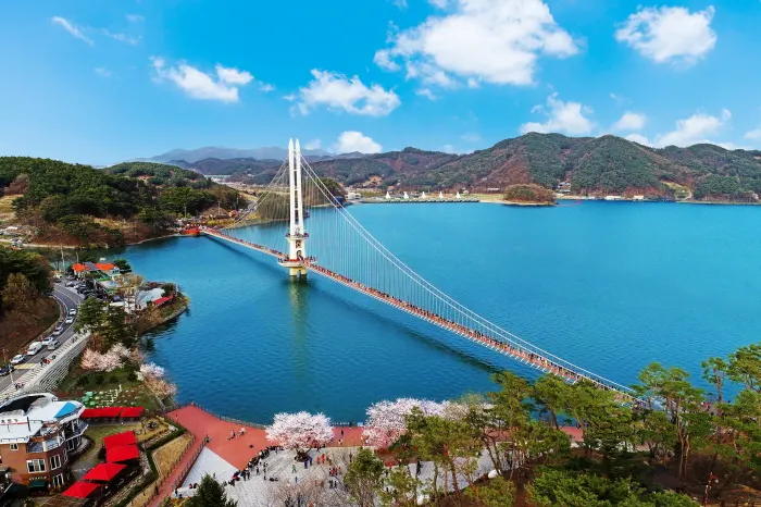 예당호 출렁다리 전경 이미지