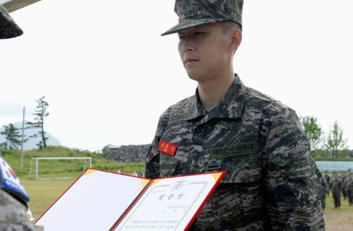  손흥민 해병대 수료식 근황.jpg