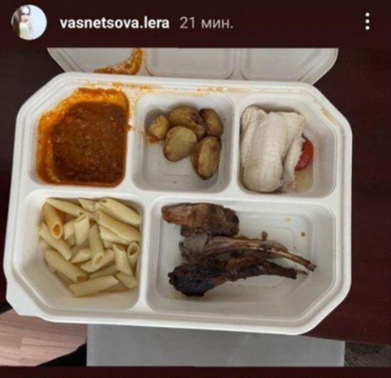 "10일동안 있어야하는 현실이 악몽같아요"" 카타르 월드컵 푸드코트에서 사기당한 외국인들이 한국음식 앞으로 몰려와 햇반찾는 이유