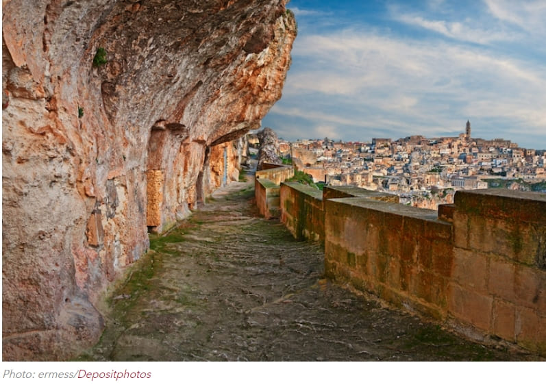 석회암 동굴로 가득찬 이탈리아 그림 같은 도시 VIDEO:This Picturesque Italian Town Is Filled With Ancient Cave Dwellings You Can Stay I