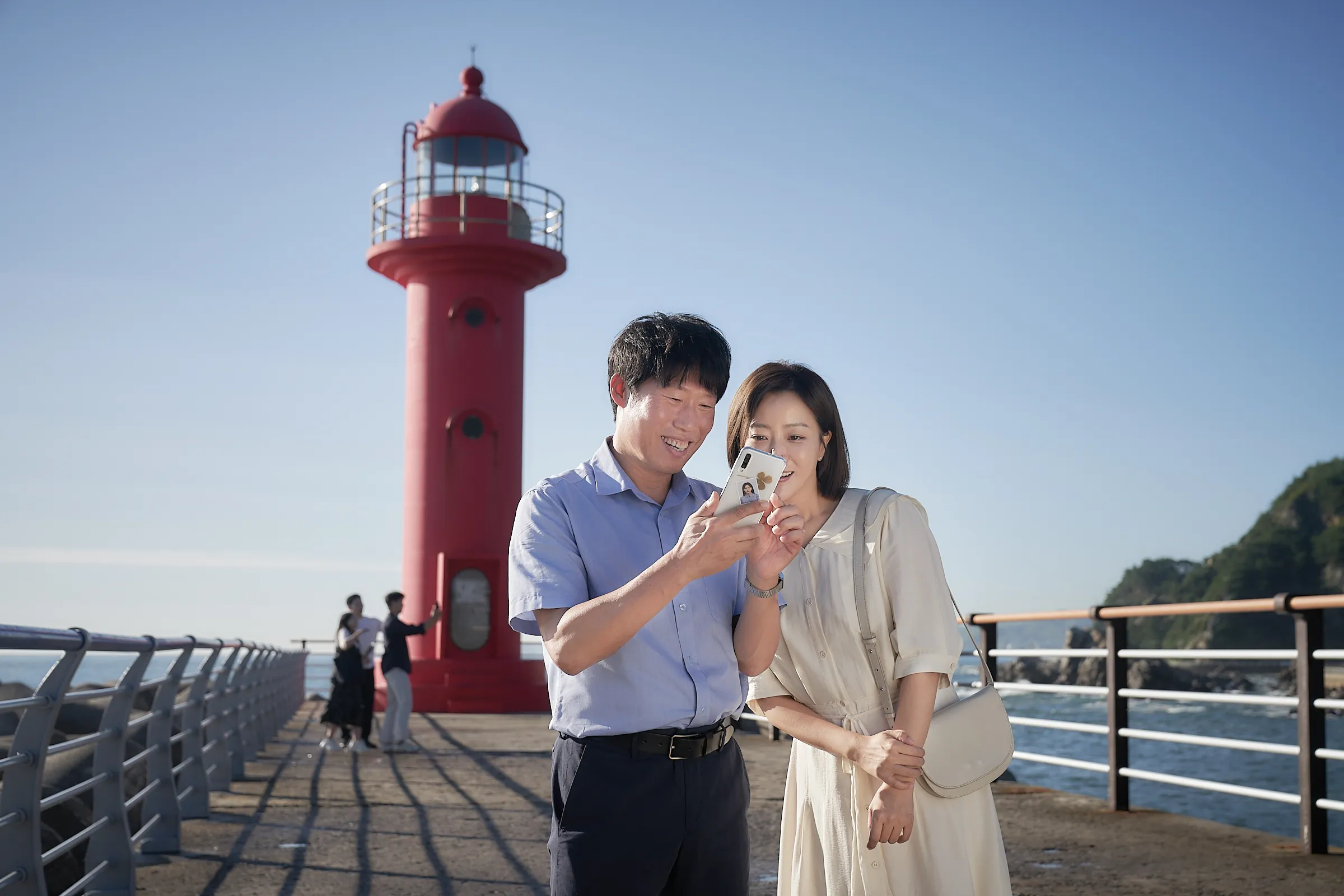 영화 달짝지근해:7510 데이트 중인 치호 일영