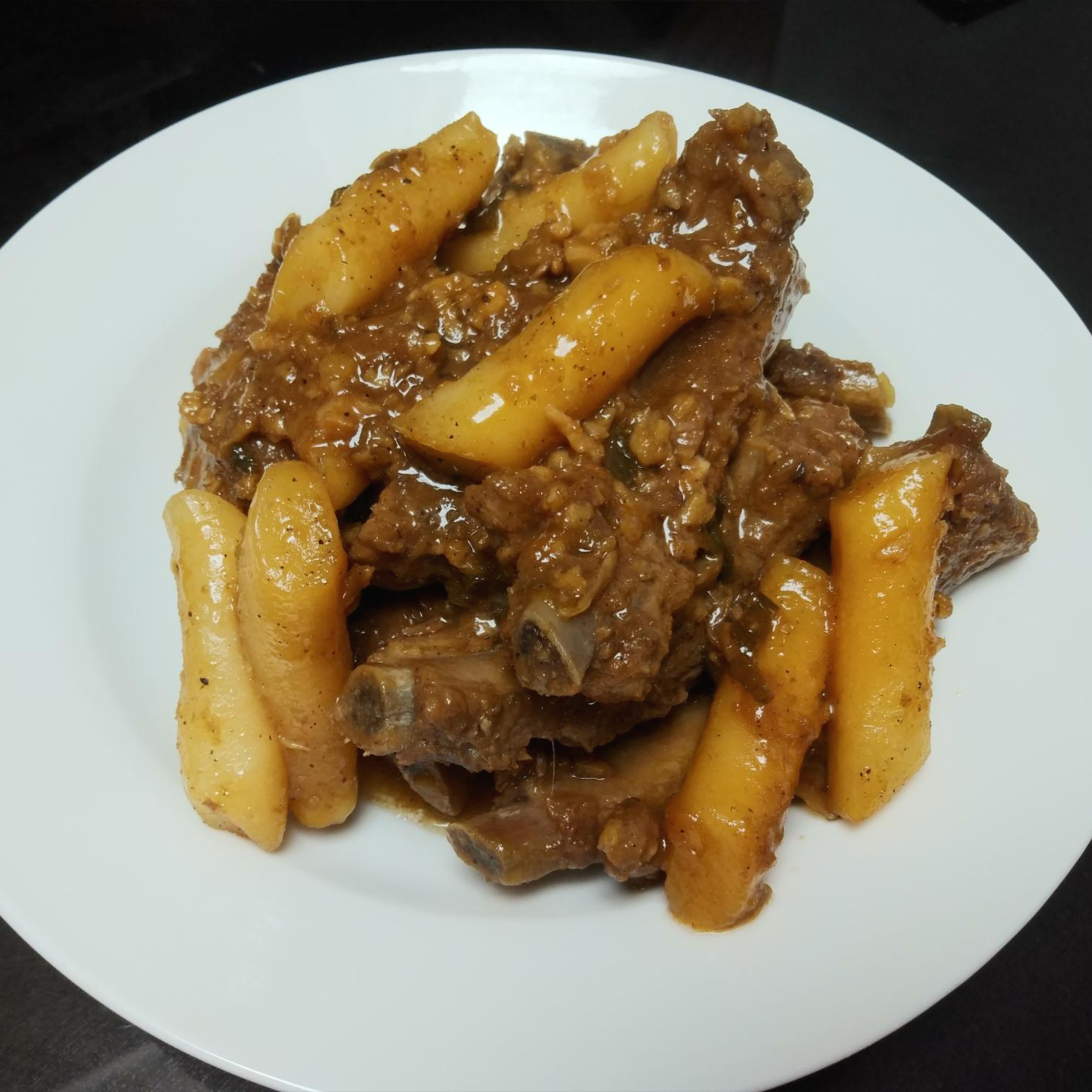  돼지 등갈비찜과 오이무침