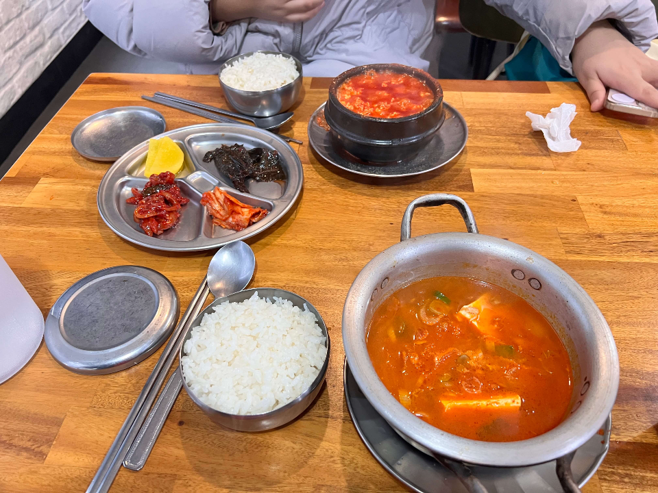  [제주도 맛집 추천] 풍자의 또간집: 신해바라기분식 한라대점|순두부찌개 후기