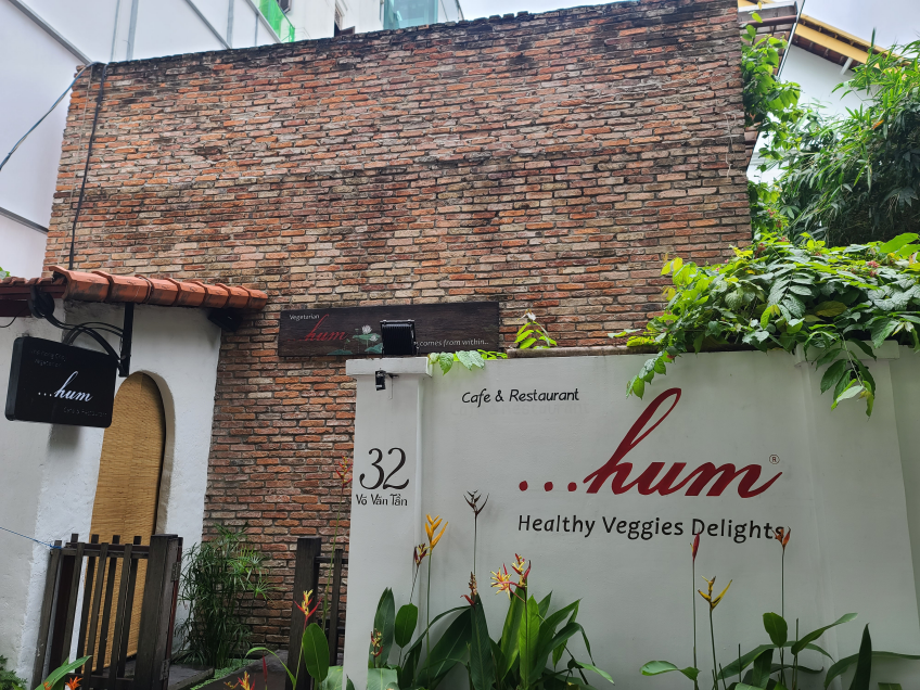 Hum Vegetarian&#44; Cafe&Restaurant