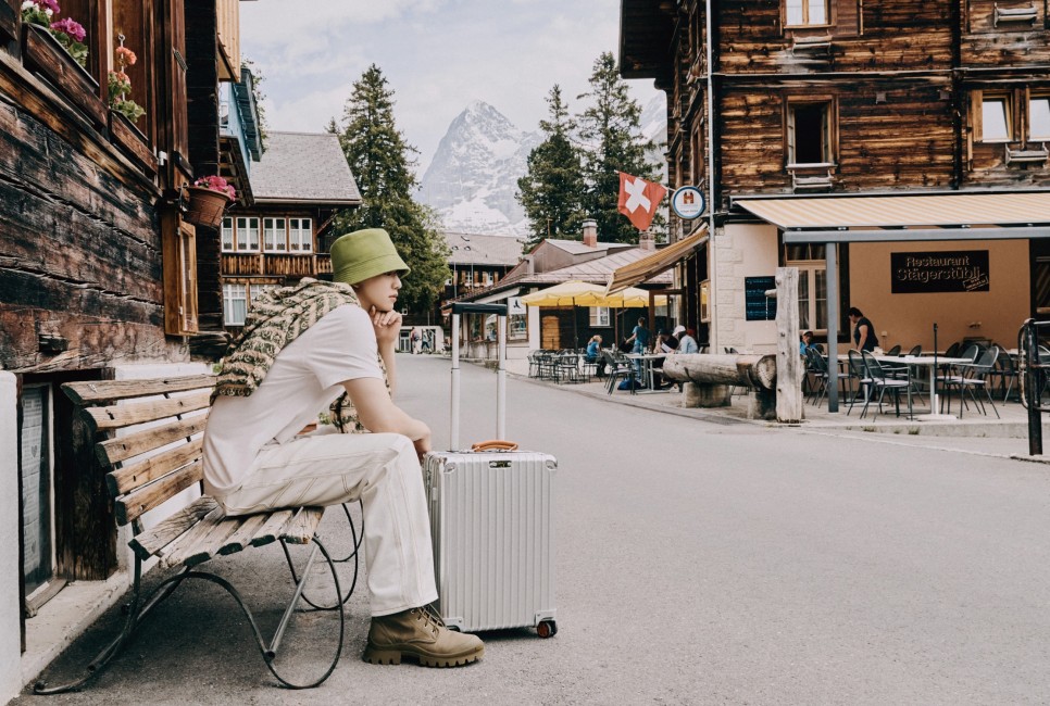 명품 캐리어 Remo와 클래식 컬렉션 x 송강 노블레스 화보 패션 : 남성 크로스백 추천! 19