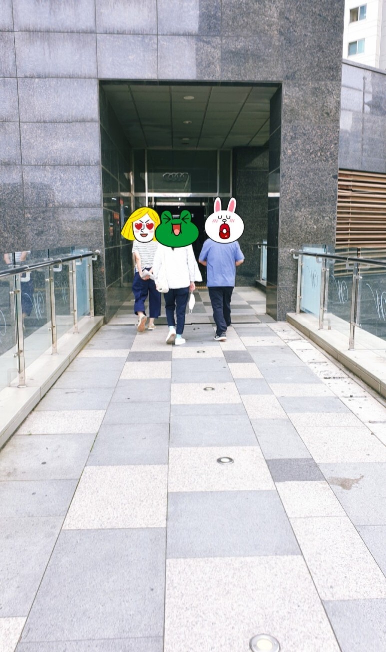  카페 나들이~!