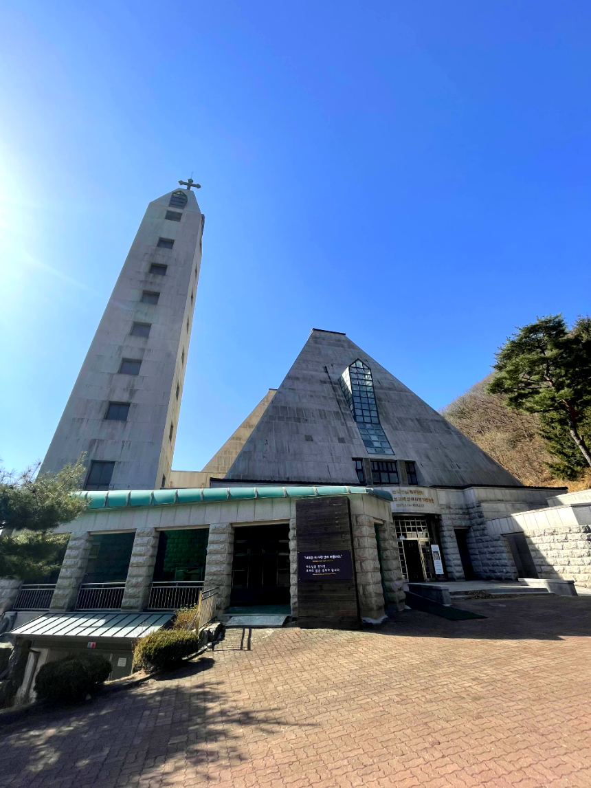 한국 순교자 103위 시성 기념성당 전경