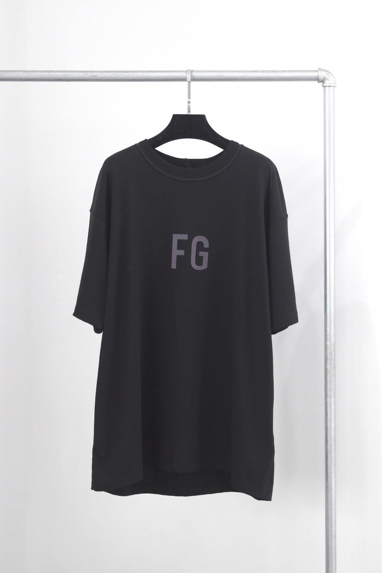  [FEAR OF GOD] 피어오브갓 FG 로고 리플렉티브 반팔 티셔츠 (4 COLOR)