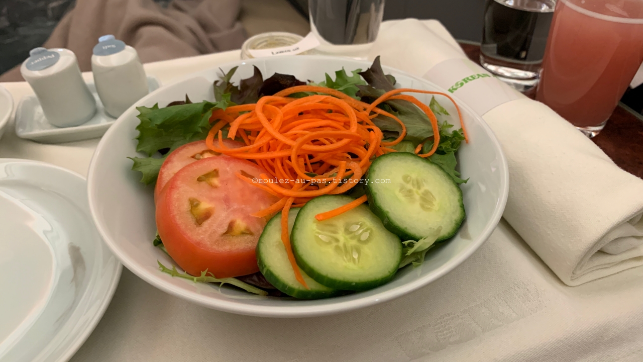 KOREAN AIR-VANCOUVER-INCHEON-BUSINESS-SECOND MEAL-SALAD