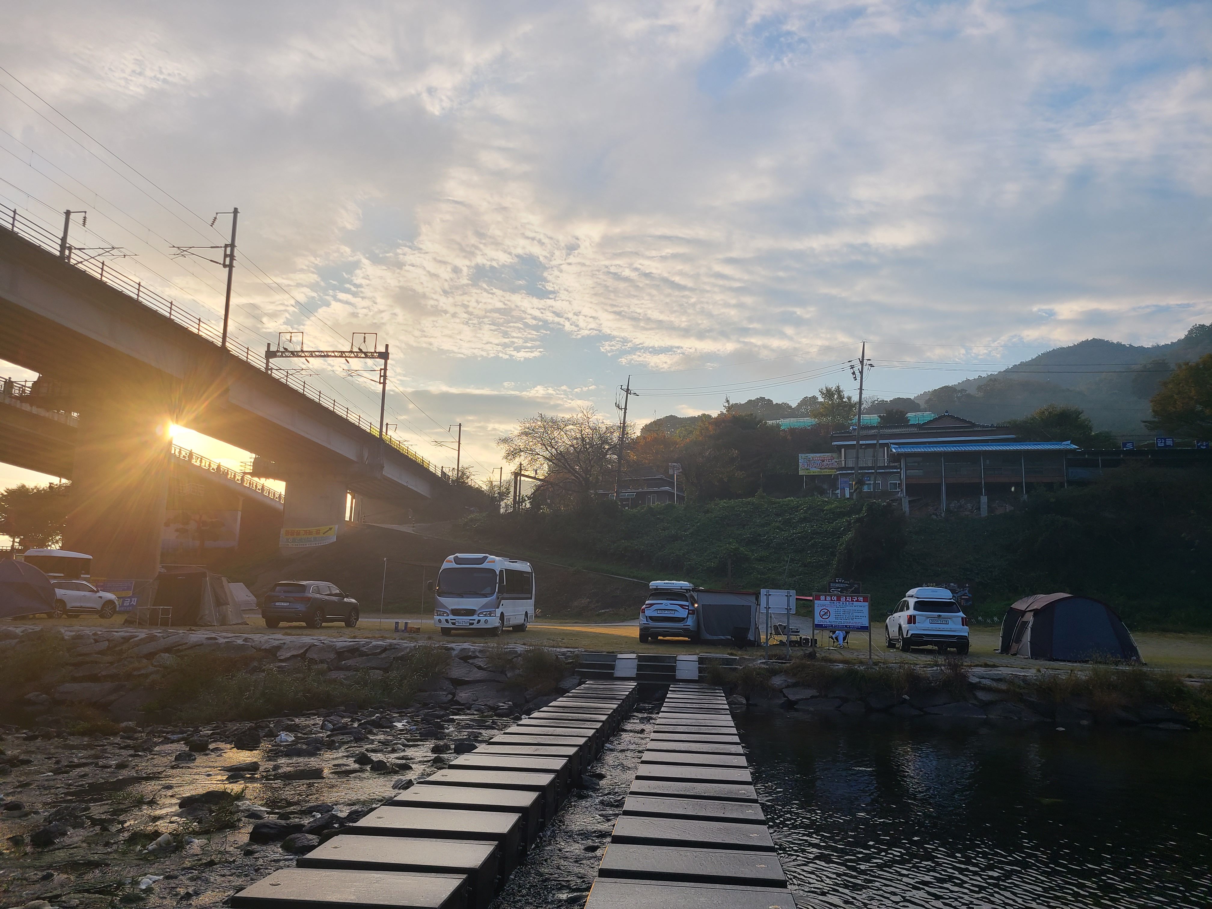 평화로운 압록유원지 오토캠핑장 아침풍경2