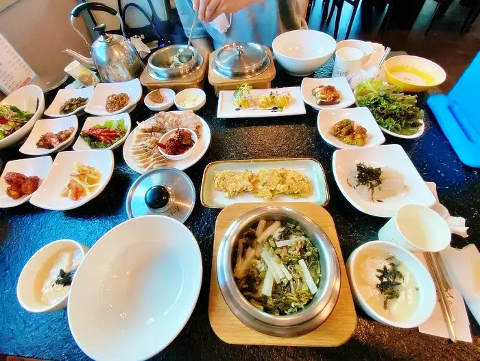  4월 7일 식객 허영만 백반기행 시래기 전문점 한정식 가게 가평 죽순볶음 가지무침 제철 반찬 국내산 고등어구이 시래기솥밥 시래기짜글이 시래기차 최원영 게스트 가격 위치 어디