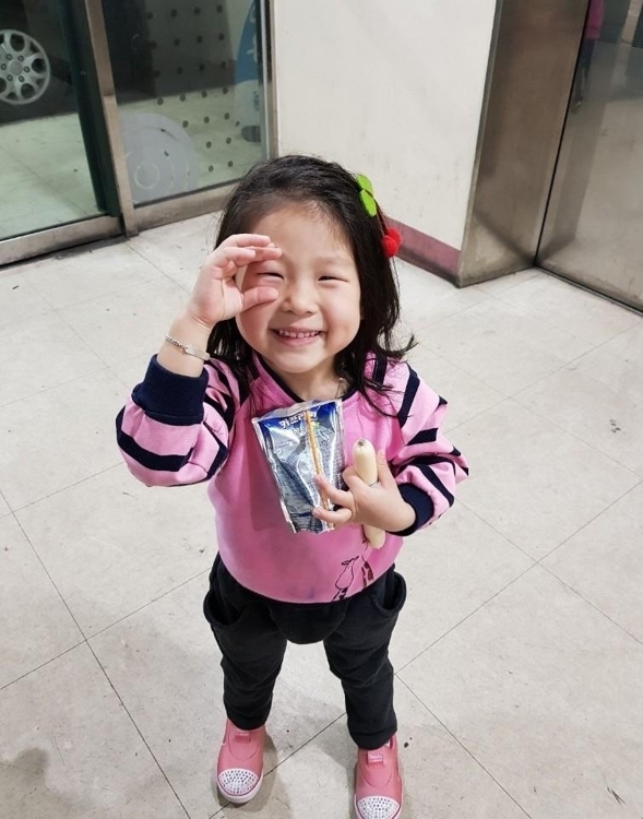 "우리 딸 심장이 다른 곳에서 뛰도록.." 4명 친구에게 새 생명을 선물했습니다, 뇌사 판정 4살 소녀 장기기증 후 하늘의 작은 소녀 천사가 되었습니다.