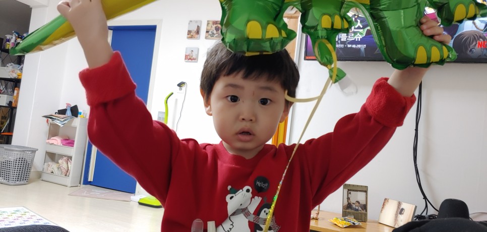 선물 받은 현서의 표정 청주 이벤트 풍선 뜻밖의 15