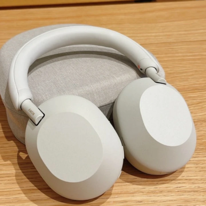 소니 WH-1000XM5 헤드폰 외관 이미지
