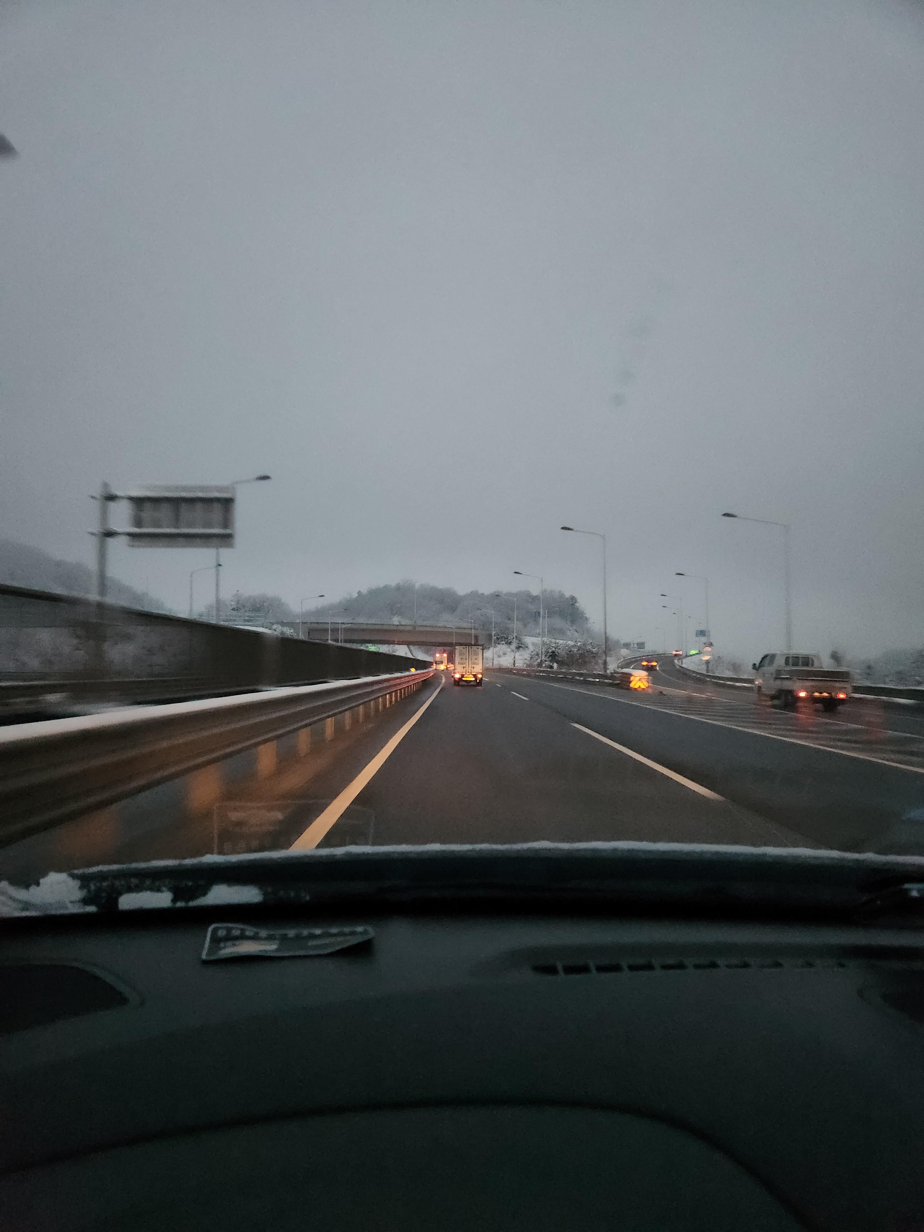 3월 눈 내리는 출근길