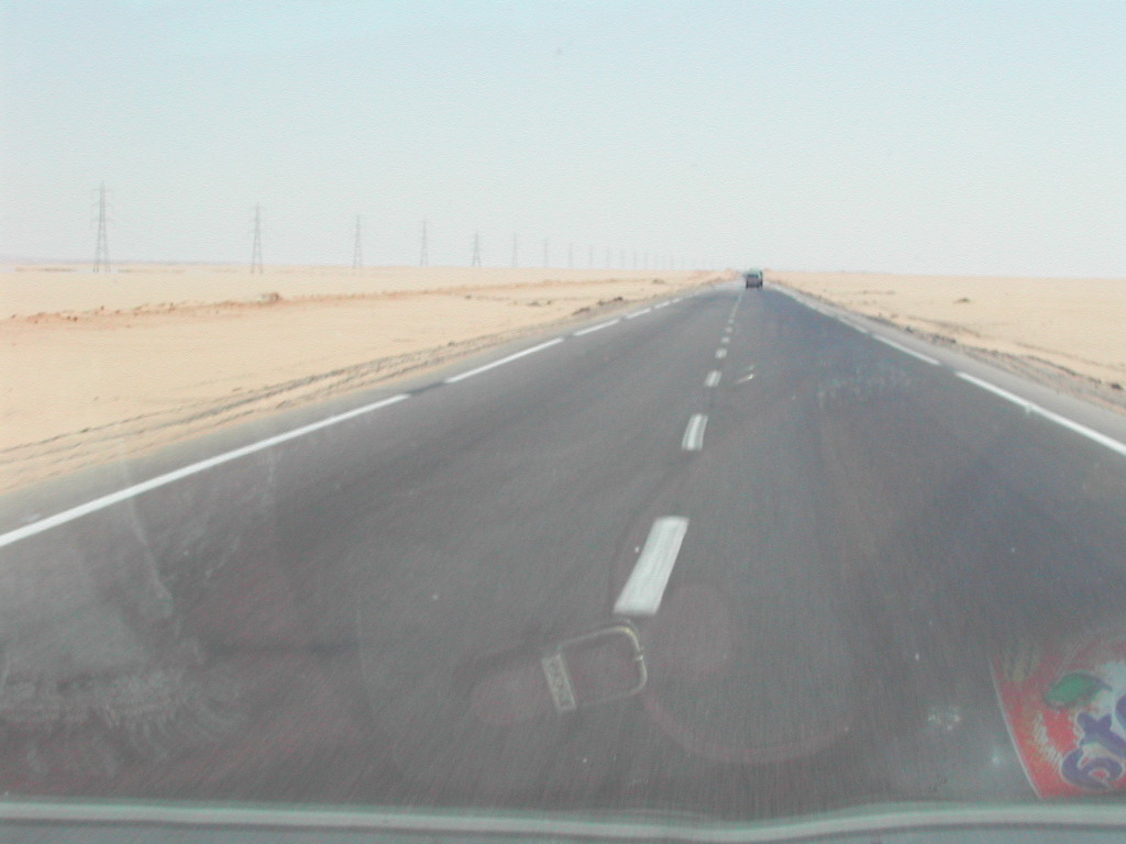 이집트-아스완으로-돌아가는길-사막