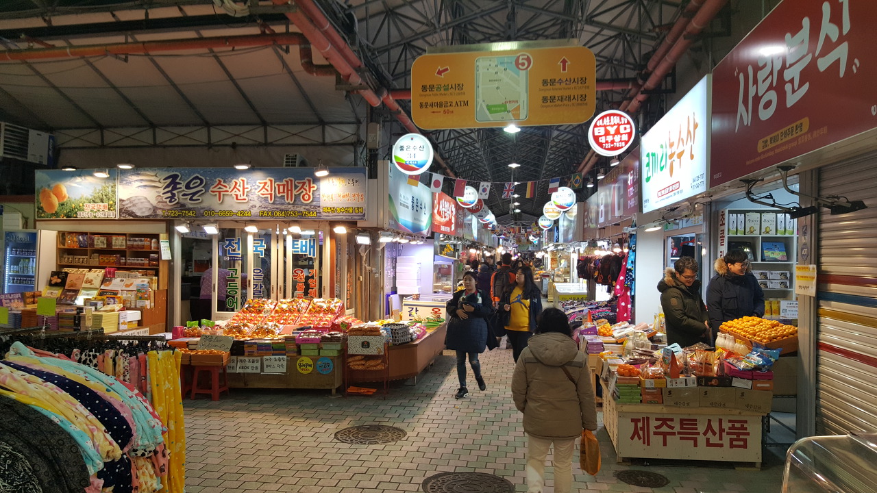 제주 동문시장 비테비테 흑돼지 왕문어 철판 구이 제주 동문시장 비테비테 흑돼지 왕문어 철판 구이