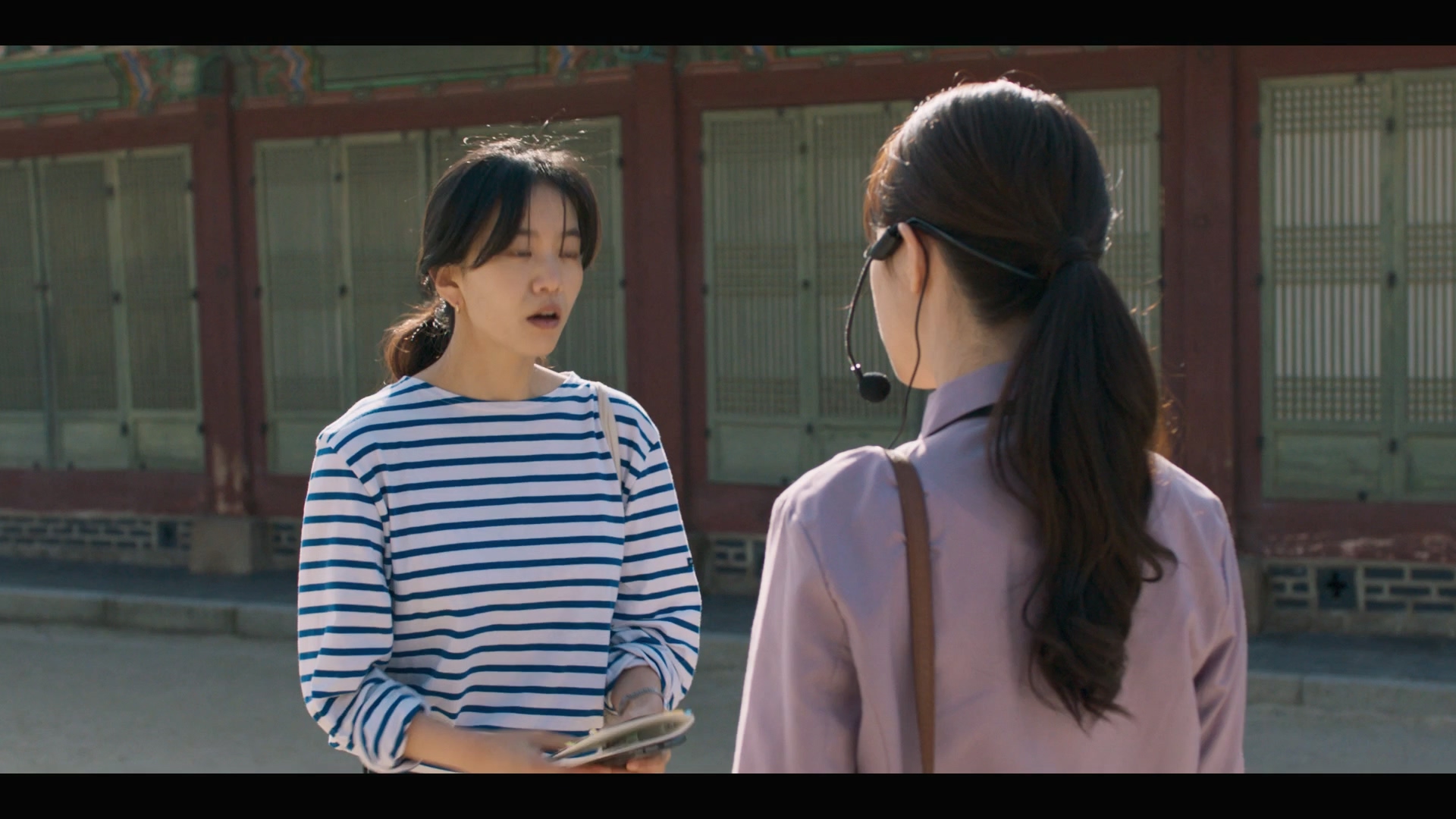 믿을 수 있는 사람 A Tour Guide,2023p.WEBRip.H264.AAC.mp4_20231126_143303.007.jpg