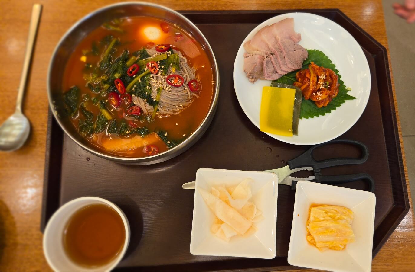원할머니보쌈국수-보쌈-반상