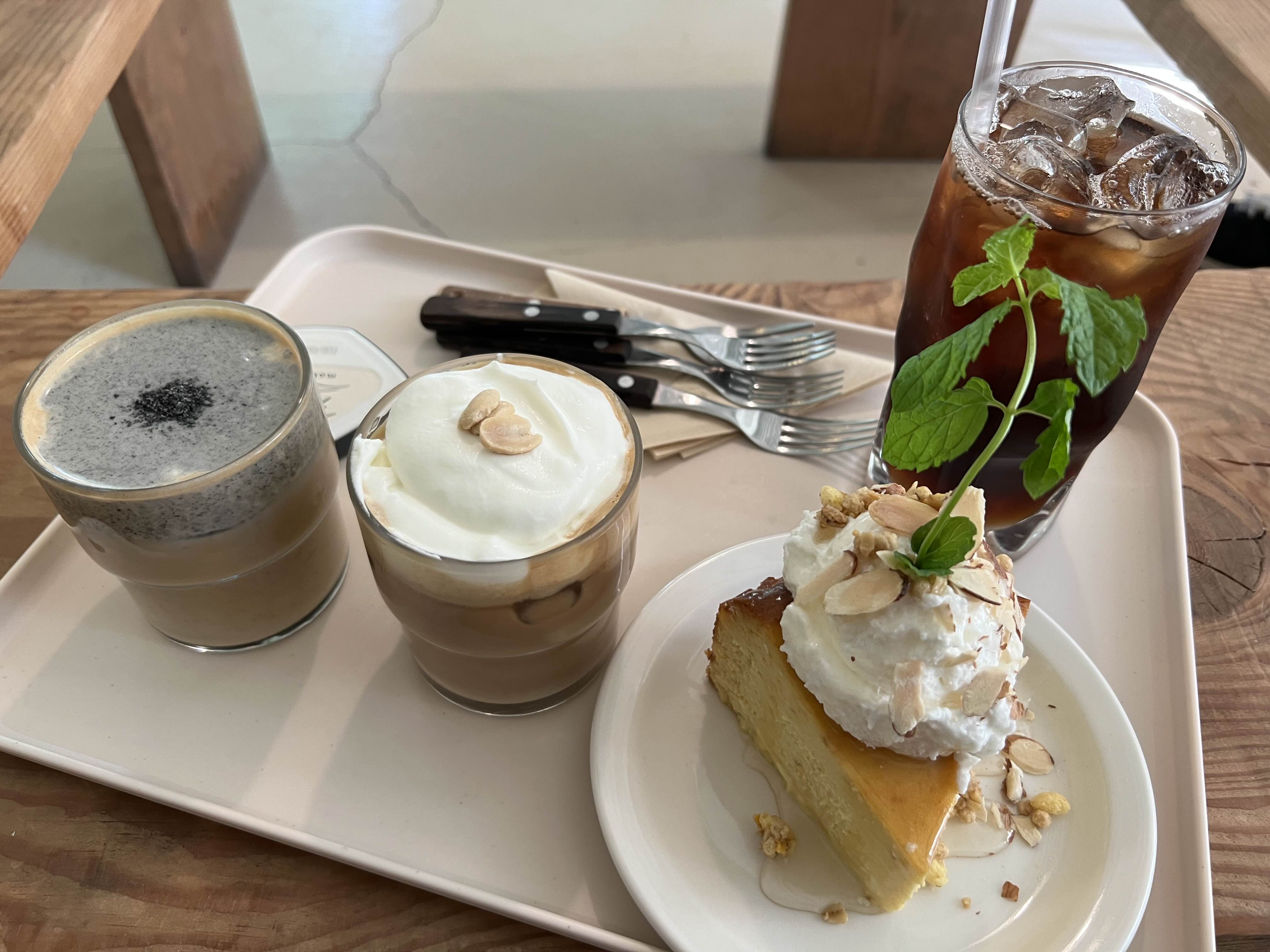  [천안 카페] 한적한 카페를 원한다면? 카페목천을 추천드립니다. (단맛을 좋아하시는 분들은 추천드립니다) 호불호가 갈릴만한 카페.