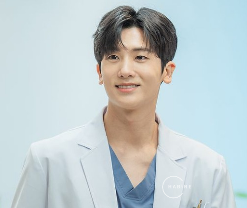 닥터슬럼프 등장인물