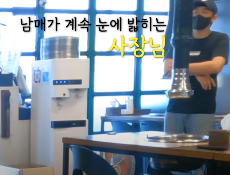 "동생만 먹이려고 하는데 1인분만 주시면 안될까요…? 배고픈 남매가 식당에 찾아가 1인분만 주문하자 가게 주인의 뜻밖에 '행동'에 모두가 눈시울을 붉혔습니다
