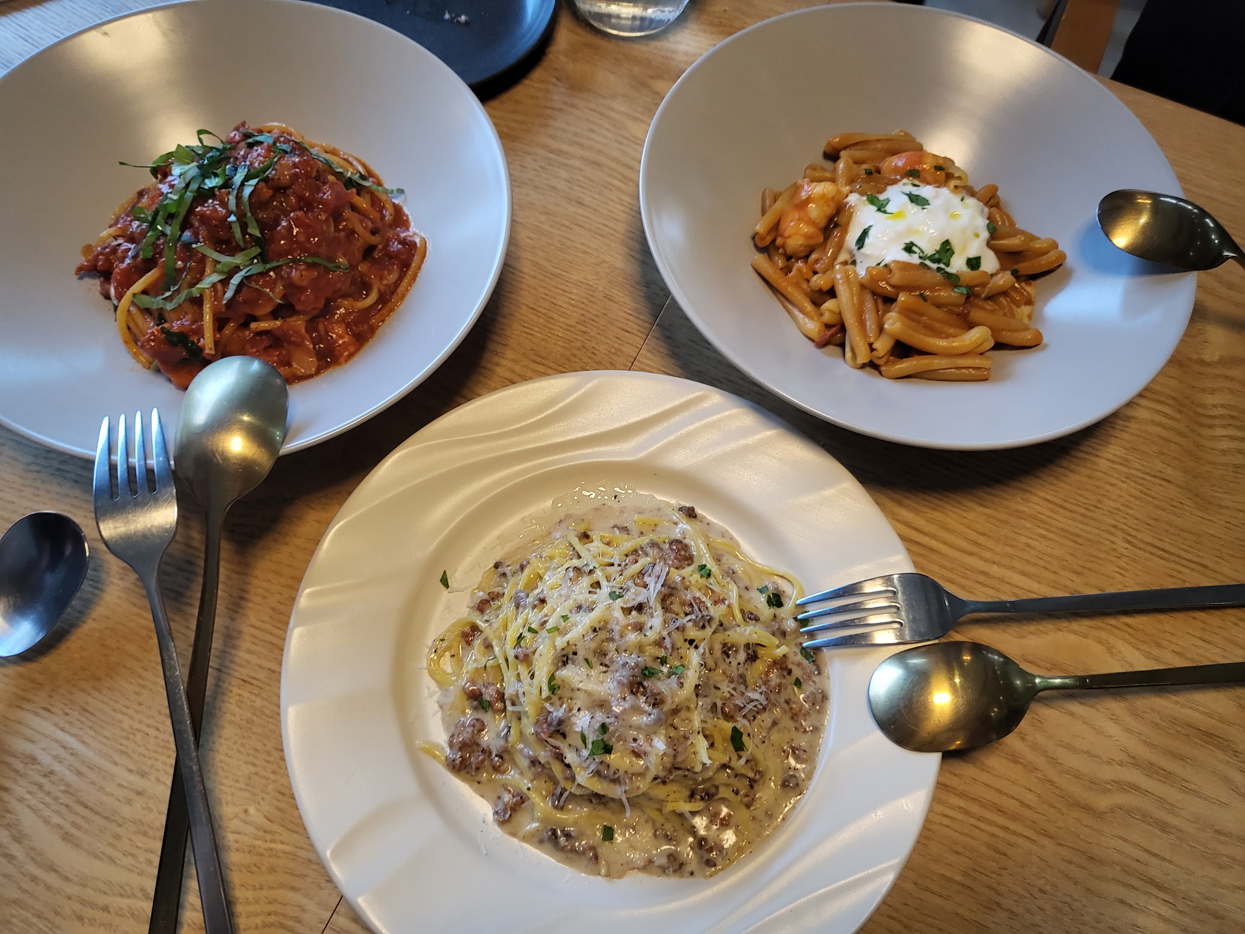  [잠실] 더 이탈리안 클럽 - 화이트 라구 파스타, 아마트리치아나, 스파이시 비스크 파스타, 시저 샐러드, 와인