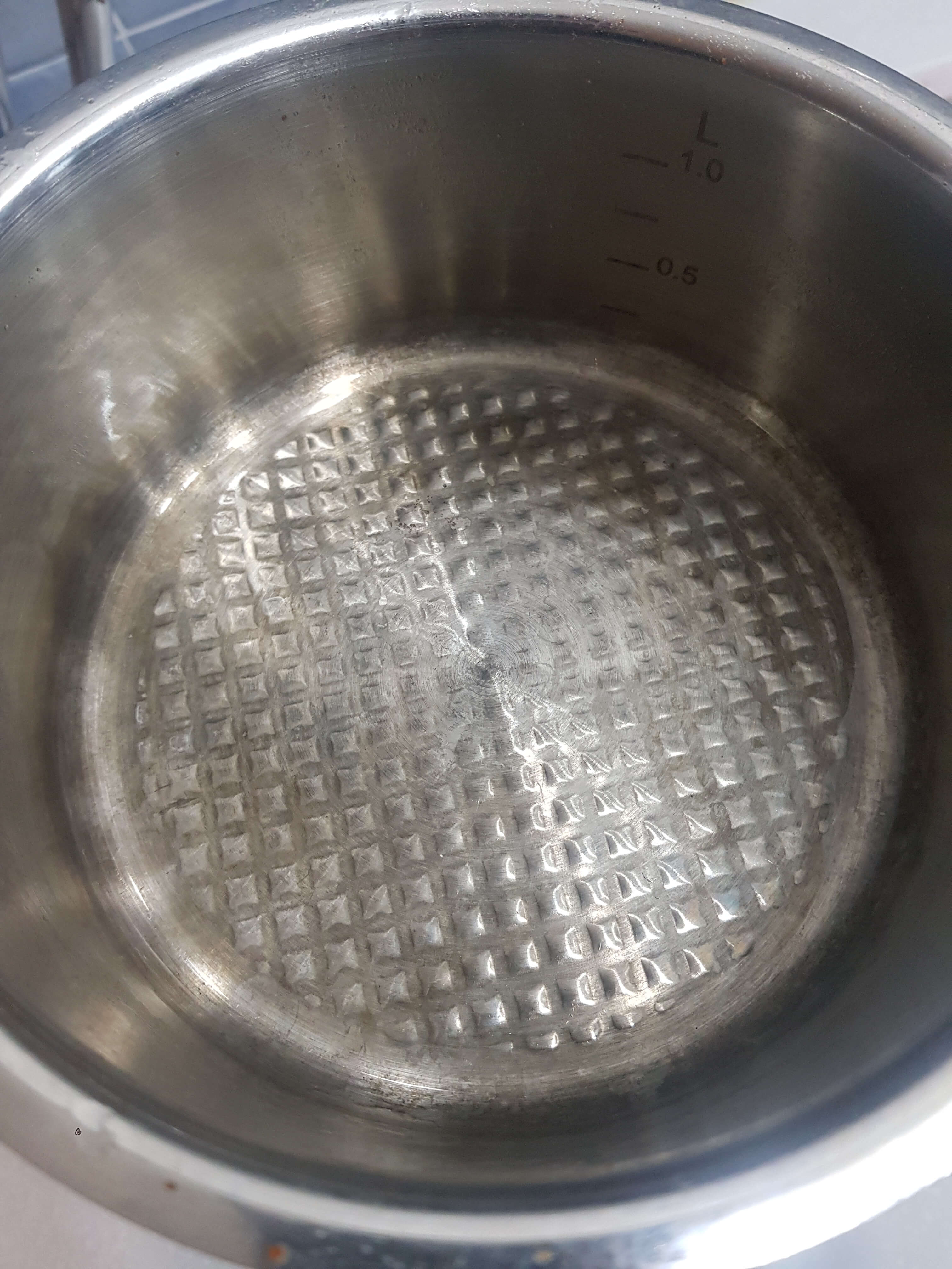탄 냄비 바닥