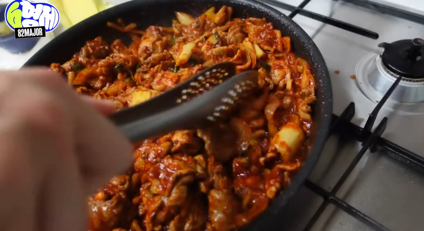 수능보는 막내 위해 직접 요리해서 도시락 만든 남돌.JPG | 인스티즈