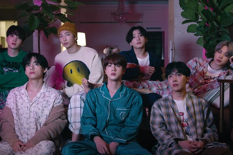  BTS "Life Goes On" 진 잠옷