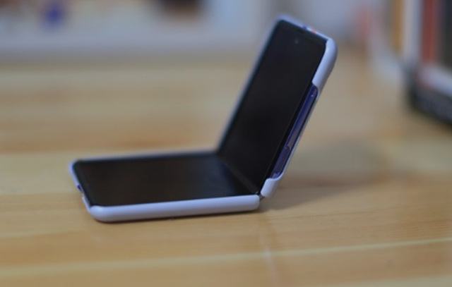 발매일 중급형 폴더블 핸드폰 삼성 갤럭시 Z 플립 3 10